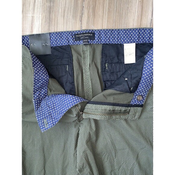 NWT - Banana Republic Aiden Chino Pants Summer Weight Green Size 34”x32” NEW - Picture 3 of 7